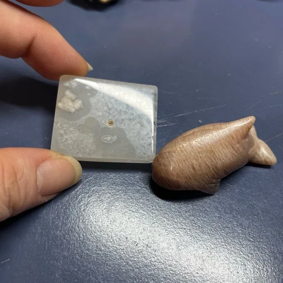 Dolphin Carving +bonus flower agate piece - Picture 6 of 8